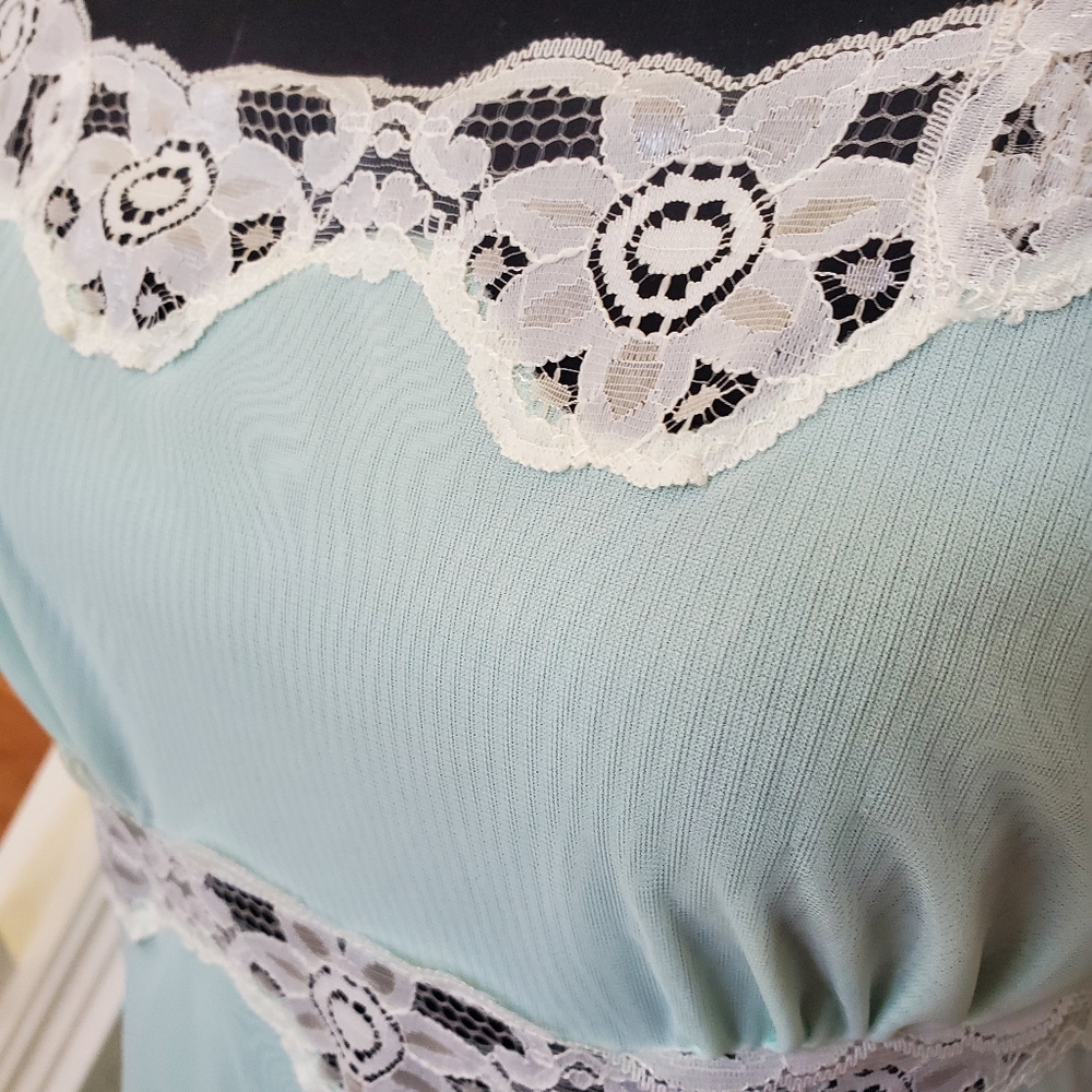 Elegant Mint Green Night Gown - Picture 2 of 7